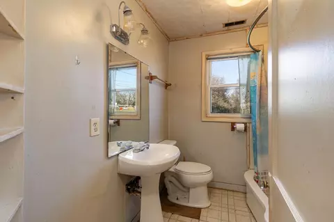 Bath - 1526 W Dale St, Springfield, MO 65803 photo 1 of 1