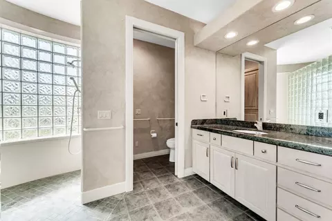 Bath - 5197 S Stonehaven Dr, Springfield, MO 65809 photo 3 of 3