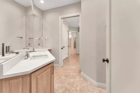 Entry Way - 5197 S Stonehaven Dr, Springfield, MO 65809 photo 3 of 4