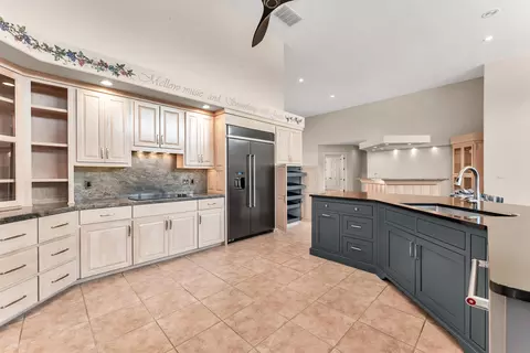 Kitchen - 5197 S Stonehaven Dr, Springfield, MO 65809 photo 6 of 7