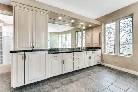 Bath - 5197 S Stonehaven Dr, Springfield, MO 65809 photo 1 of 3