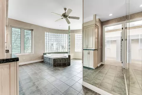 Bath - 5197 S Stonehaven Dr, Springfield, MO 65809 photo 2 of 3