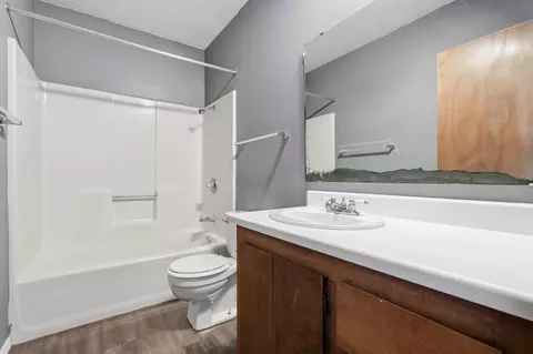 Bath - 1101 Bird Rd, Branson, MO 65616 photo 1 of 1