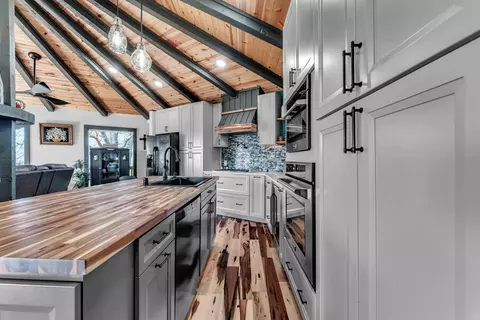 Kitchen - 498 Santa Fe Dr, Forsyth, MO 65653 photo 2 of 5