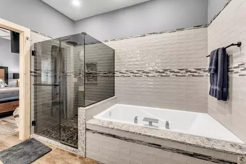 Bath - 498 Santa Fe Dr, Forsyth, MO 65653 photo 3 of 4