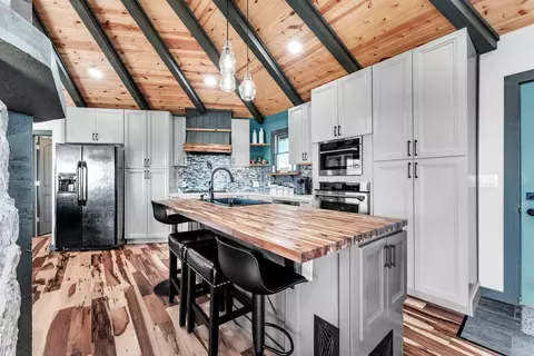 Kitchen - 498 Santa Fe Dr, Forsyth, MO 65653 photo 1 of 5