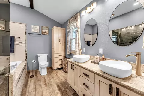 Bath - 498 Santa Fe Dr, Forsyth, MO 65653 photo 2 of 4