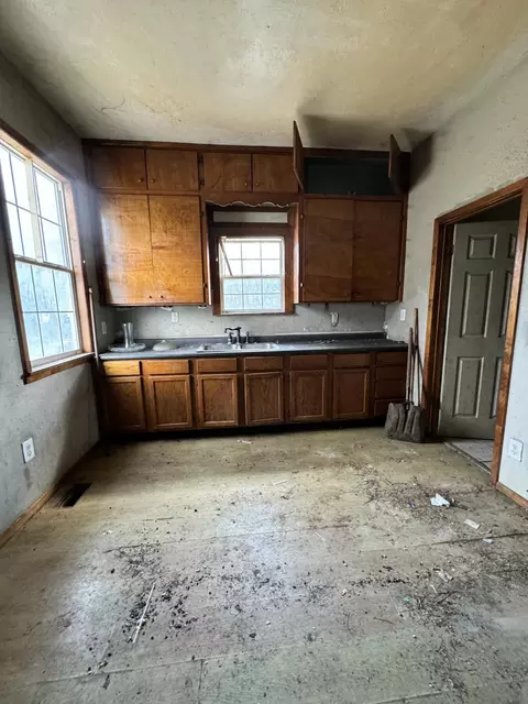 626 W Division St, Springfield, MO 65803 photo 5