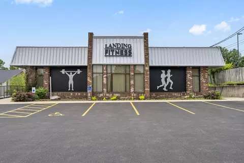 Exterior - 403 Veterans Blvd, Branson, MO 65616 photo 10 of 11