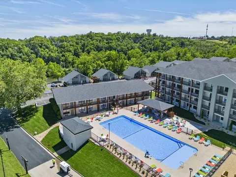 Exterior - 403 Veterans Blvd, Branson, MO 65616 photo 11 of 11