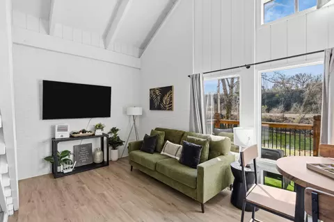 Living - 403 Veterans Blvd, Branson, MO 65616 photo 3 of 17