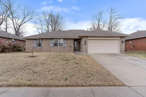 3853 W Lombard St, Springfield, MO 65802