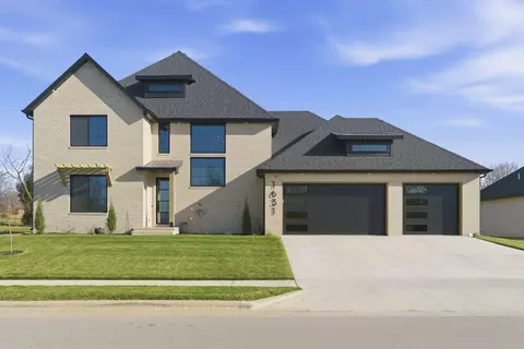 1631 E Cobblestone Dr, Ozark, MO 65721