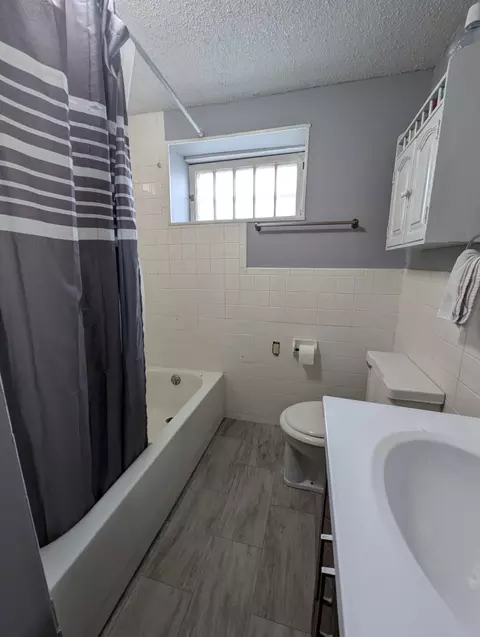 Bath - 18770 Jackson St, Hermitage, MO 65668 photo 1 of 2