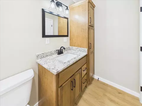 Bath - 622 W Stanley St, Buffalo, MO 65622 photo 2 of 4