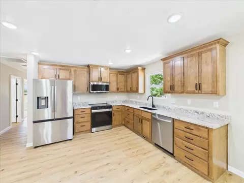 Kitchen - 622 W Stanley St, Buffalo, MO 65622 photo 1 of 3
