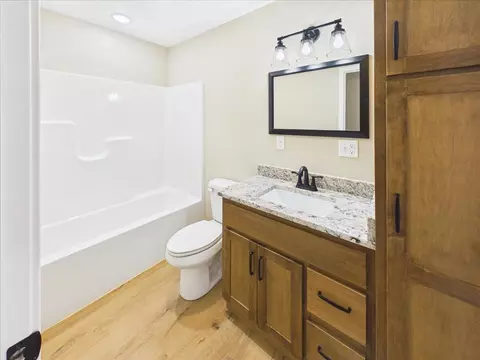 Bath - 622 W Stanley St, Buffalo, MO 65622 photo 1 of 4
