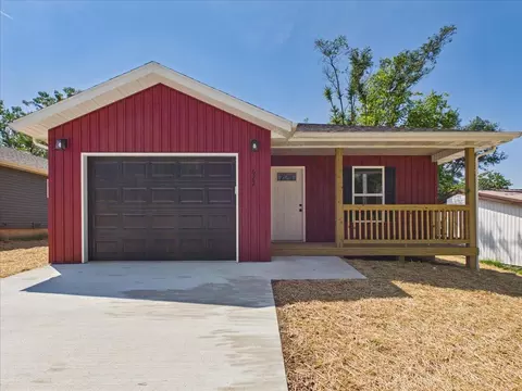 Exterior - 622 W Stanley St, Buffalo, MO 65622 photo 3 of 9
