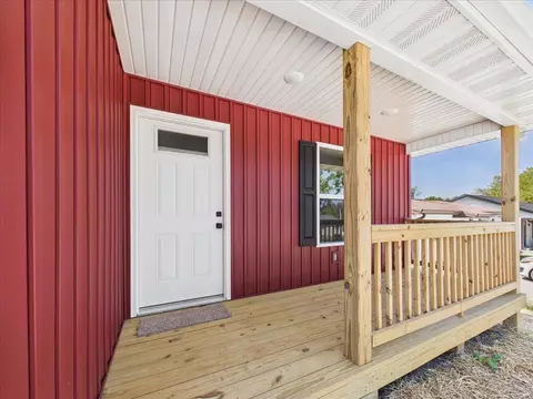 Exterior - 622 W Stanley St, Buffalo, MO 65622 photo 5 of 9