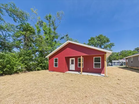 Exterior - 622 W Stanley St, Buffalo, MO 65622 photo 6 of 9