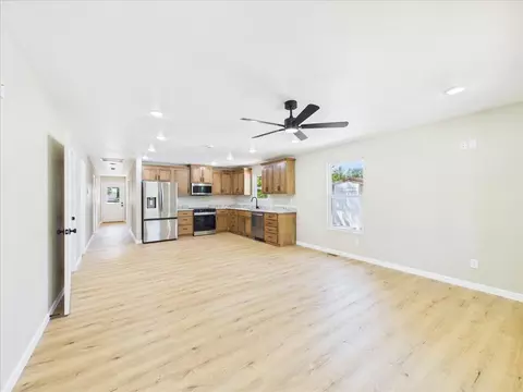 Living - 622 W Stanley St, Buffalo, MO 65622 photo 2 of 4