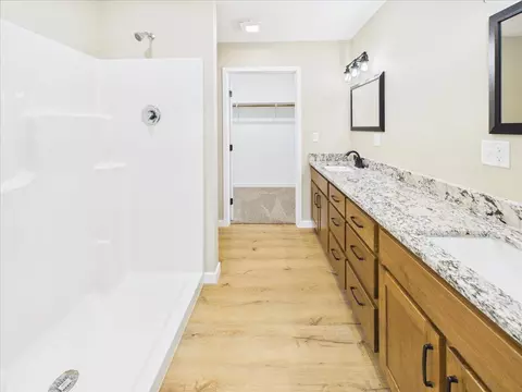 Bath - 622 W Stanley St, Buffalo, MO 65622 photo 3 of 4