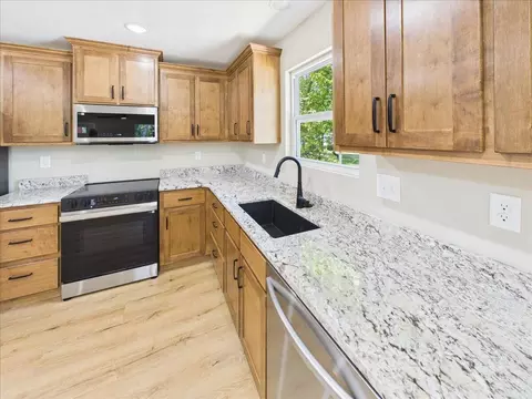 Kitchen - 622 W Stanley St, Buffalo, MO 65622 photo 2 of 3