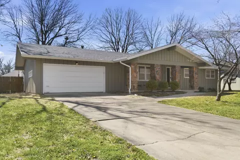 Exterior - 2466 E Cambridge St, Springfield, MO 65804 photo 9 of 11