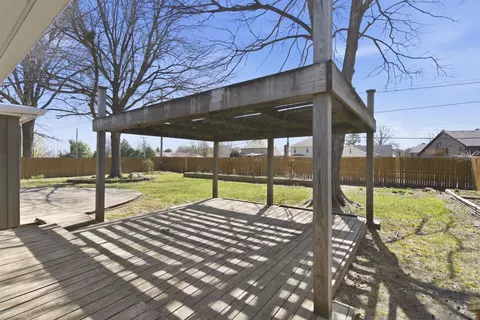 Exterior - 2466 E Cambridge St, Springfield, MO 65804 photo 5 of 11