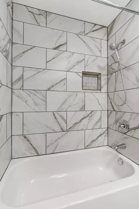 Bath - 2466 E Cambridge St, Springfield, MO 65804 photo 2 of 4