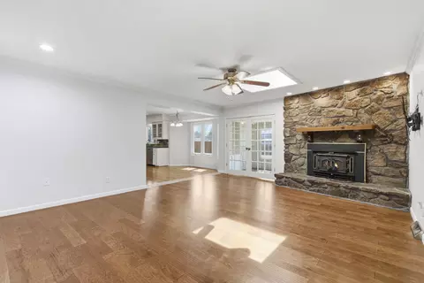 Living - 2466 E Cambridge St, Springfield, MO 65804 photo 6 of 9