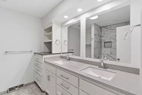 Bath - 2466 E Cambridge St, Springfield, MO 65804 photo 1 of 4