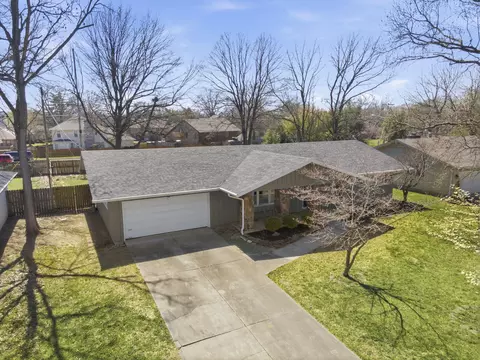 View/Area - 2466 E Cambridge St, Springfield, MO 65804 photo 1 of 3