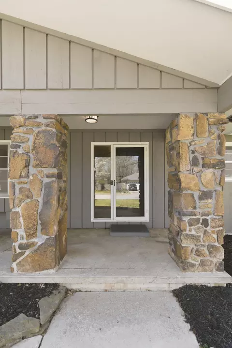 Exterior - 2466 E Cambridge St, Springfield, MO 65804 photo 3 of 11