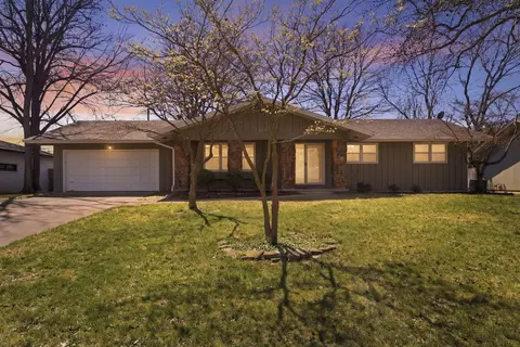 Exterior - 2466 E Cambridge St, Springfield, MO 65804 photo 11 of 11