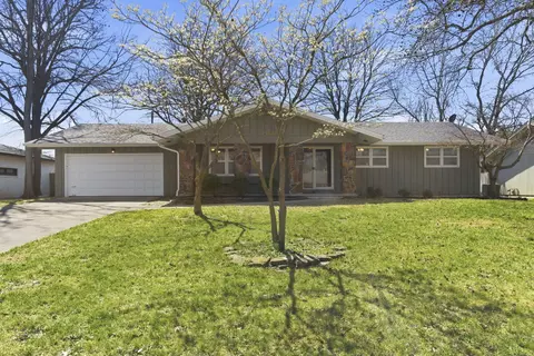 2466 E Cambridge St, Springfield, MO 65804