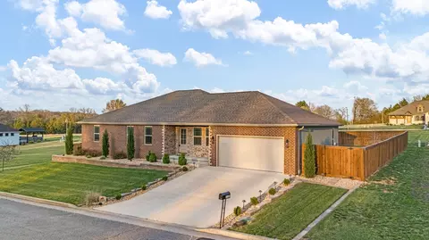 2322 Dawt Mill Dr, West Plains, MO 65775