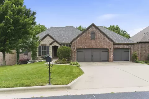 5341 S Woodfield Ave, Springfield, MO 65810