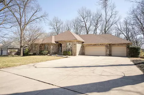 3834 E Stanford St, Springfield, MO 65809
