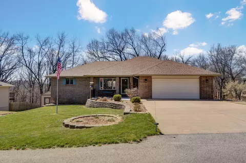 52 Northwoods Dr, Kimberling City, MO 65686