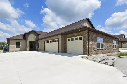 92 Mountain View Ct, Branson West, MO 65737