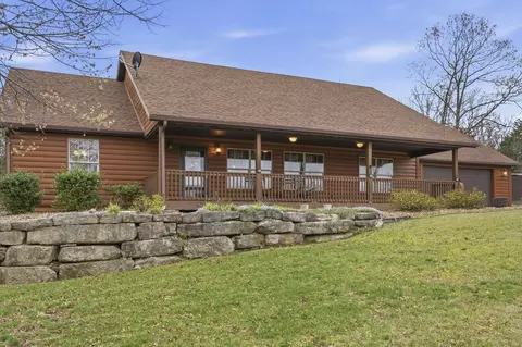 431 Pinewoods Village Dr, Hollister, MO 65672