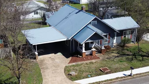 404 South St, Stockton, MO 65785