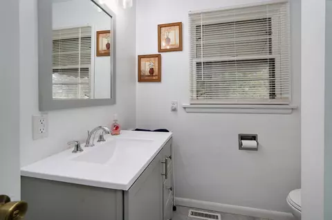 Bath - 613 S Wildan Ave, Springfield, MO 65802 photo 1 of 2