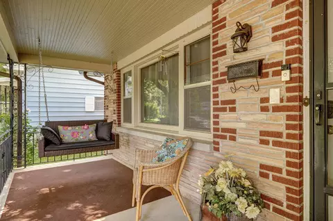 Exterior - 613 S Wildan Ave, Springfield, MO 65802 photo 4 of 9