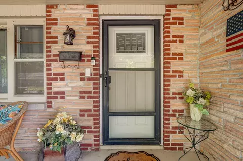 Exterior - 613 S Wildan Ave, Springfield, MO 65802 photo 3 of 9