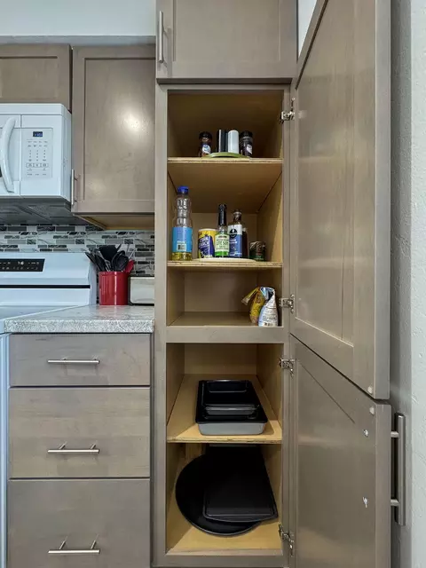 Kitchen - 613 S Wildan Ave, Springfield, MO 65802 photo 7 of 8