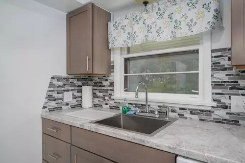 Kitchen - 613 S Wildan Ave, Springfield, MO 65802 photo 3 of 8