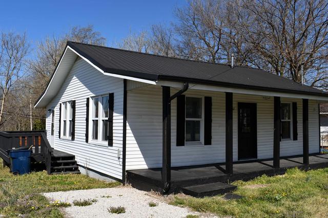 107 N Walnut St, Buffalo, MO 65622