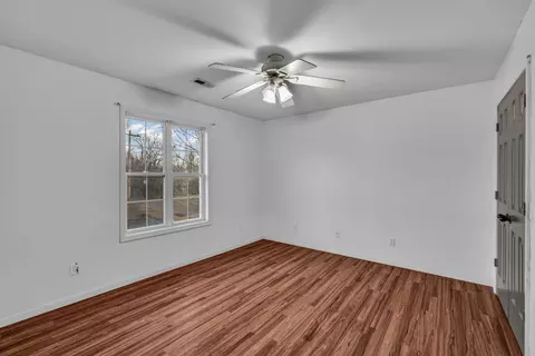 Bedroom - 105 Pennycuick Dr, Mountain View, MO 65548 photo 3 of 6